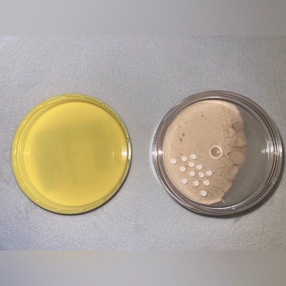 {MAYBELLINE NEW YORK} LASTING FIX Baking & Setting Powder - Picture 2 of 6